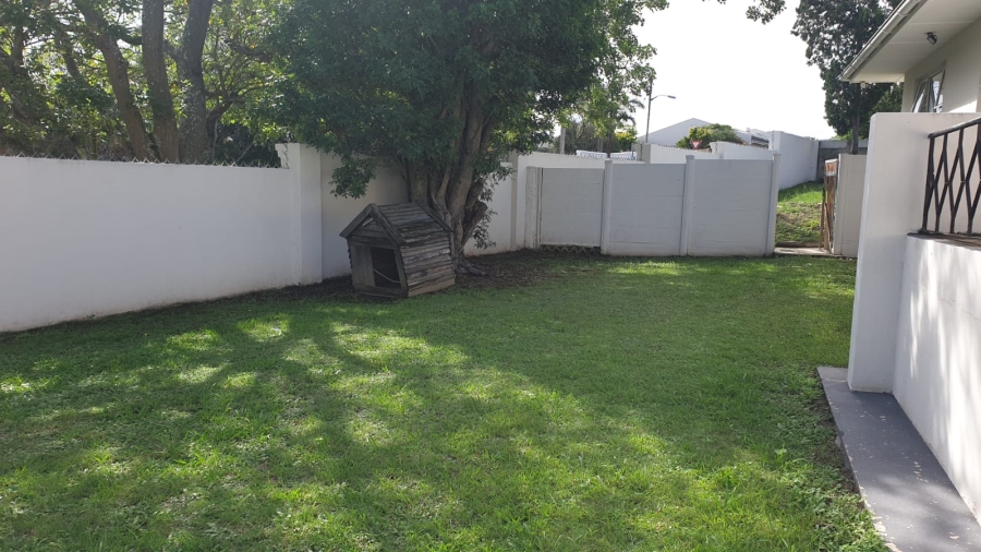 To Let 4 Bedroom Property for Rent in Beacon Bay Eastern Cape